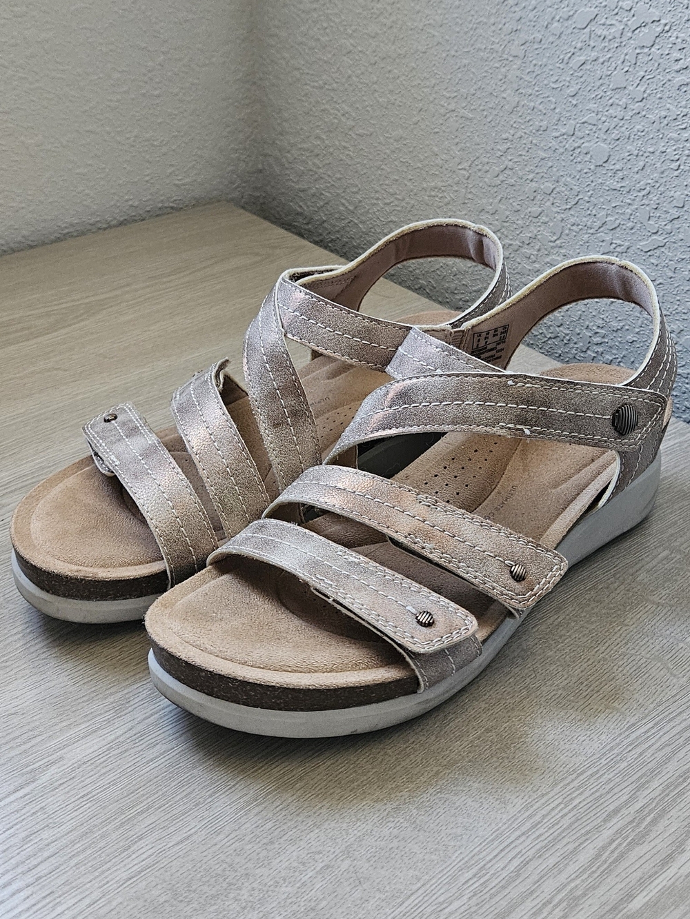 Clarks Collection Taupe Metallic Comfort Strappy Sandals Women's 8.5W Wide